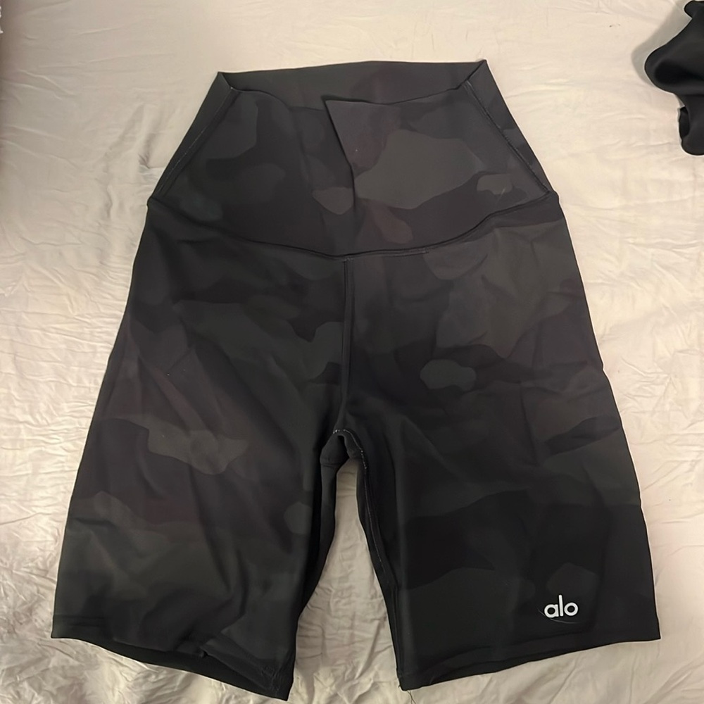 ALO Yoga Black Camo Bike Shorts